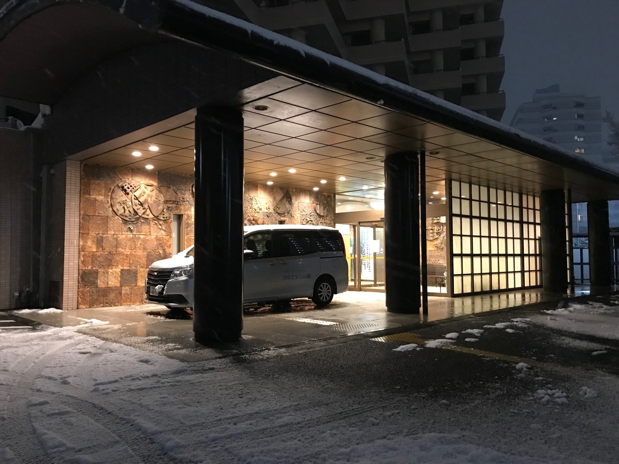 園車を軒下へ移動