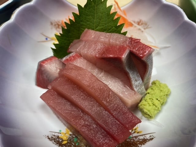 本日厨房で捌いた、鰤はシコシコの歯ごたえです。