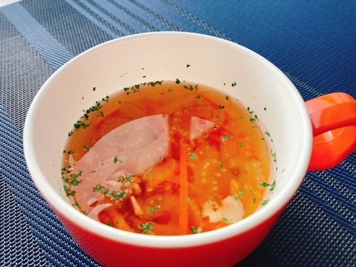 セロリとベーコンのスープは、口当たりが良くさっぱりしています！