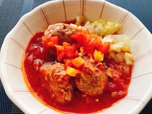 ちなみにB食のメインは「肉団子のトマト煮込み」