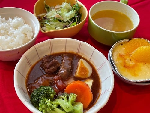 A食メイン豚肉の赤ワイン煮込み！