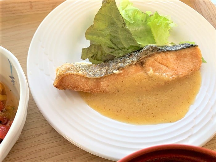 【昼食】サケのソテー～柿ソース～