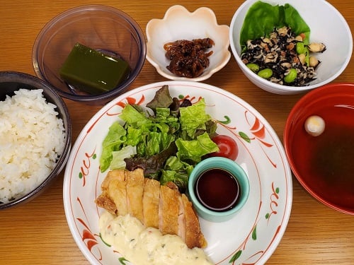 A：鶏南蛮
　 　  ごはん