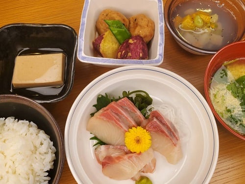 A：ヒラマサのお造り