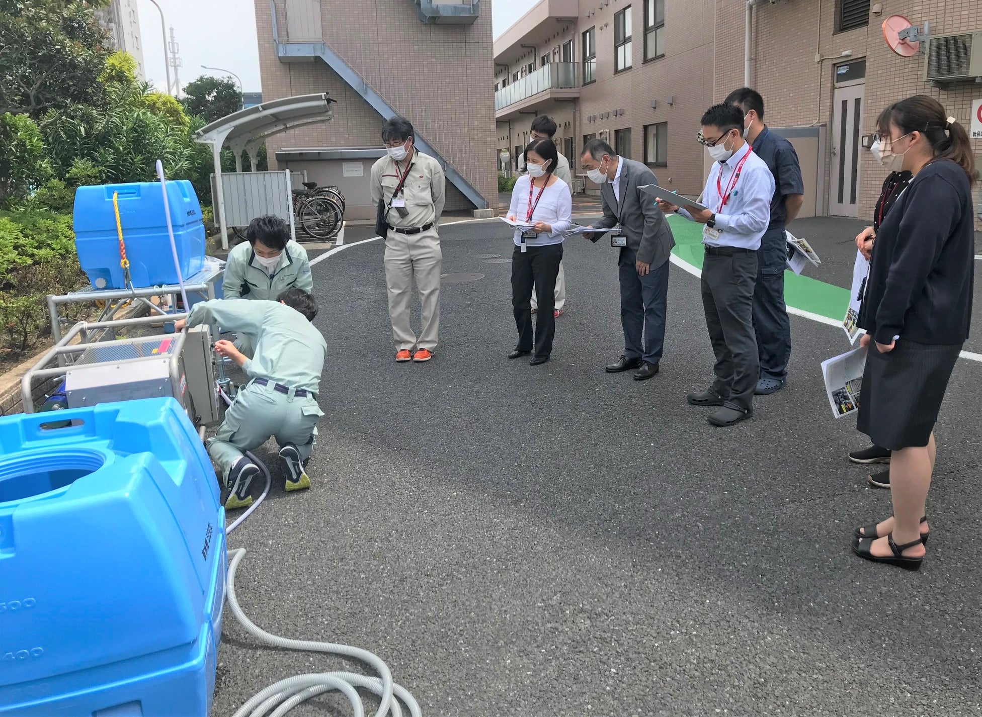 設置業者による取り扱い説明の様子
