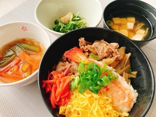 A食メイン：牛肉とゴボウのちらし寿司