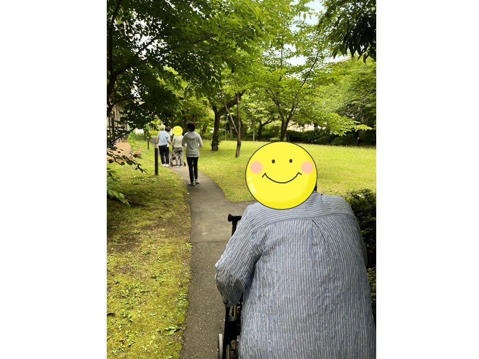 ①中庭を通って向かいます
