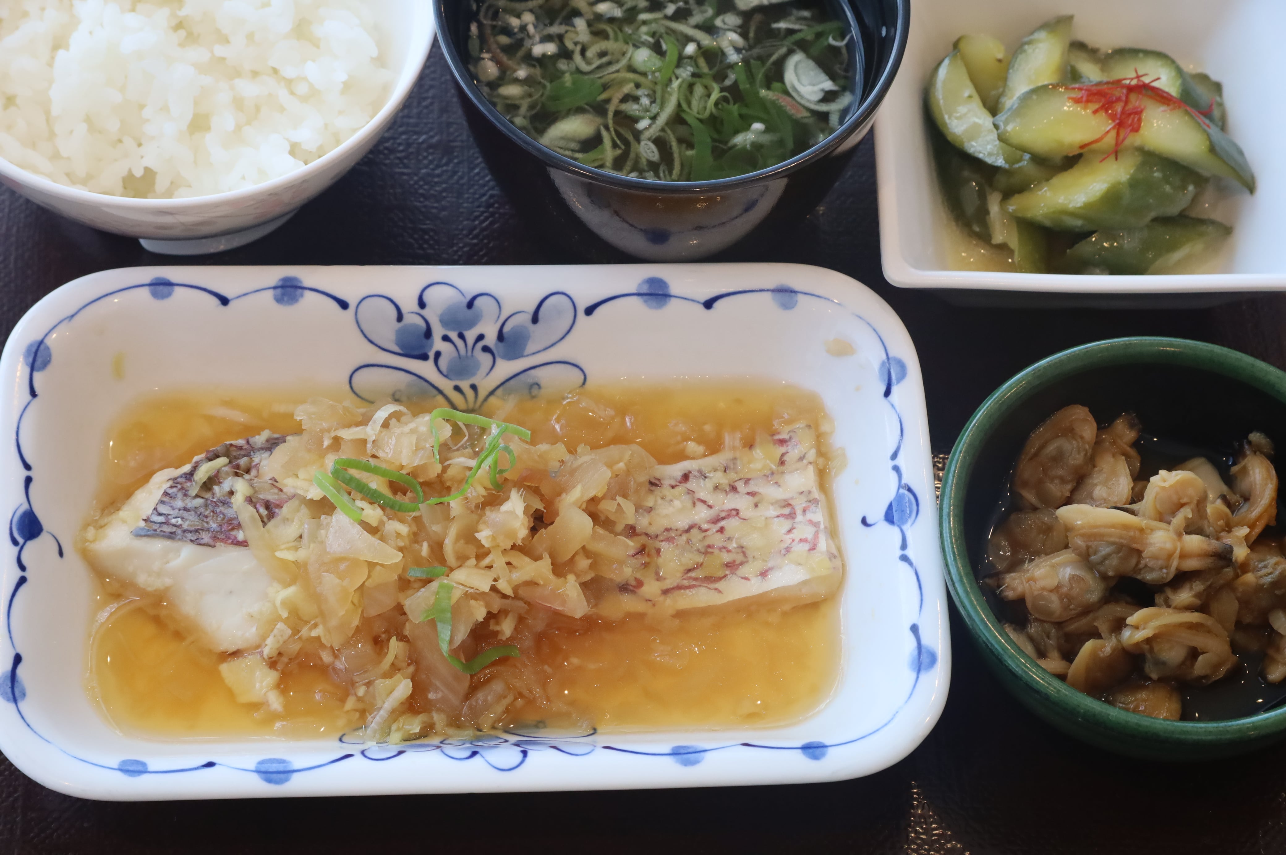 Ｂ：鯛の香味ソースがけ