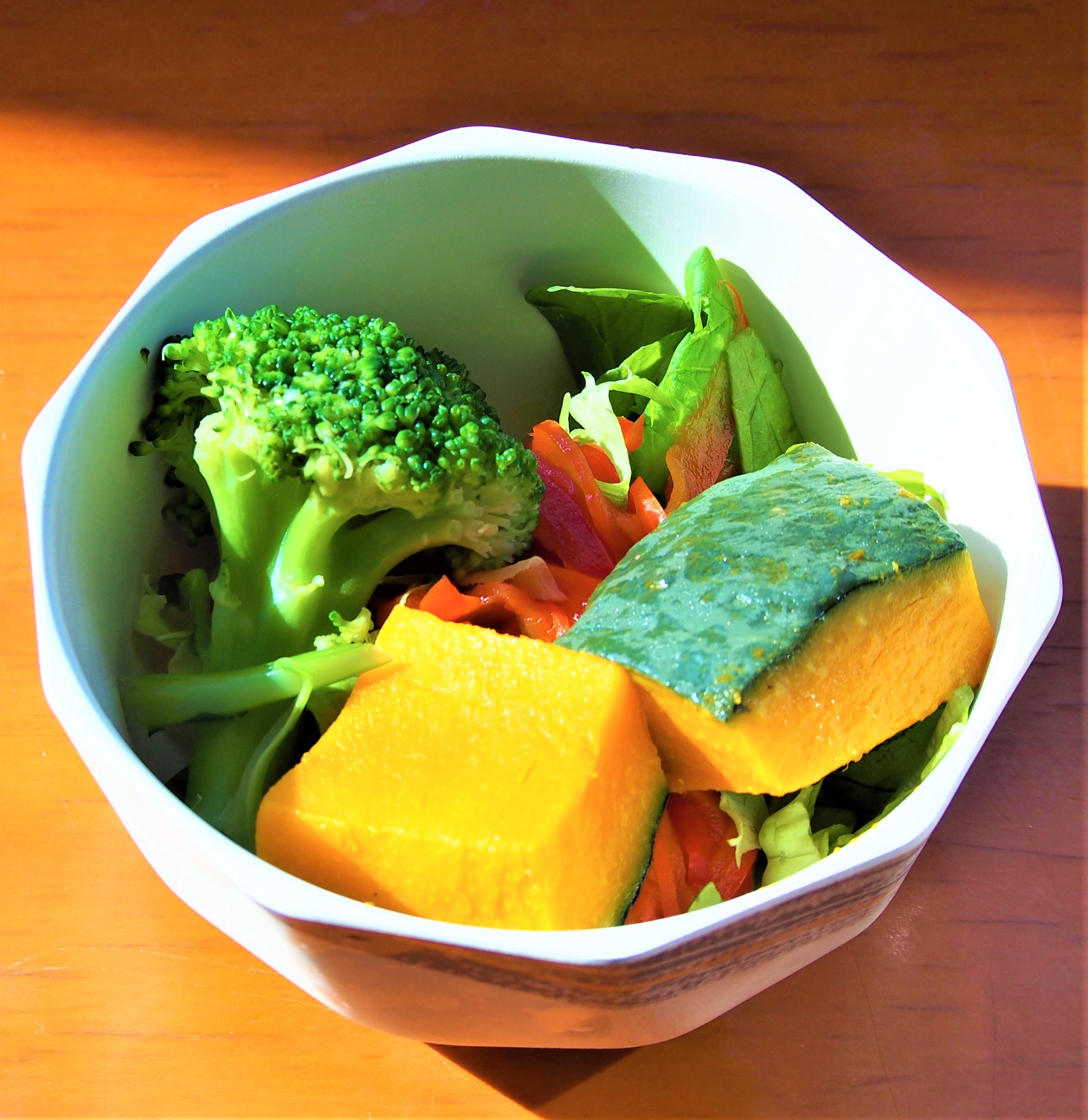 緑黄色野菜のサラダ