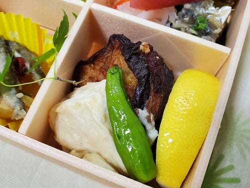 ・揚げ物盛り合わせ
　（とろ湯葉・茄子の海老はさみ揚げ・おくらコーン・ししとう）