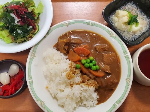 B：牛すじカレー