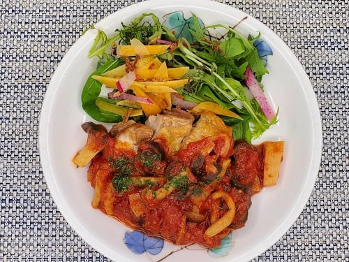 ■桜姫鶏のボスカイオーラ風
　～木こり風ソースと鎌倉野菜～