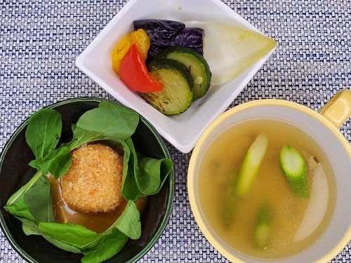 ■グリル野菜のオリーブオイル漬け
■ライスコロッケ
　～ブラッドオレンジのソースで～
■あさりとアスパラのボンゴレスープ