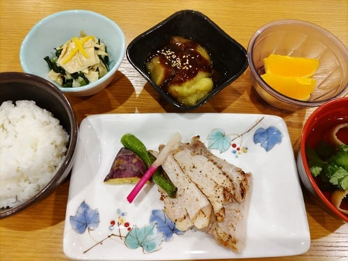 B：豚ロース塩麹焼き