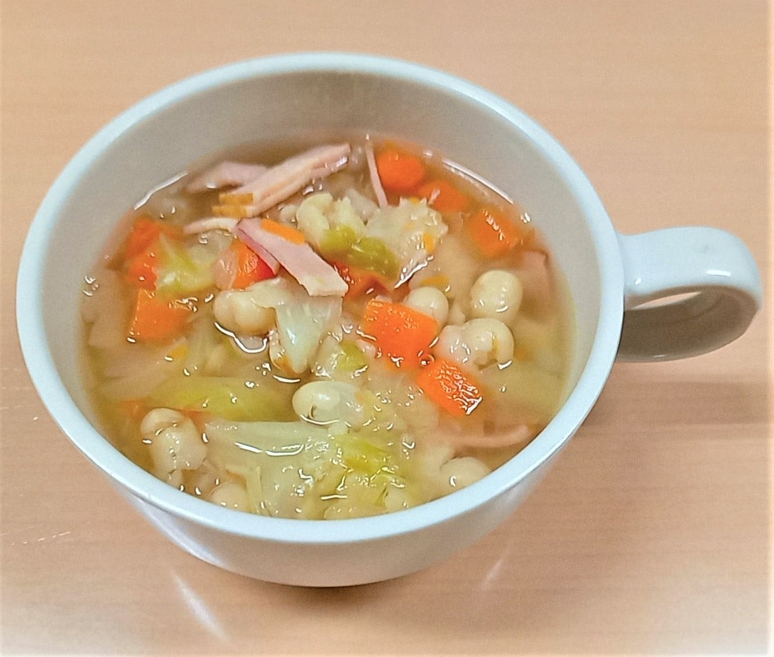 【スープ】
　ガルビュール（白いんげんと野菜のスープ）