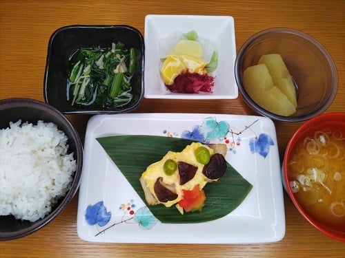 B：沖目鯛の化粧焼き