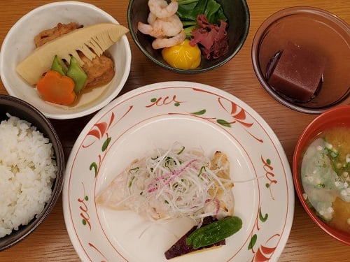 B：鶏むね肉の塩麹焼き