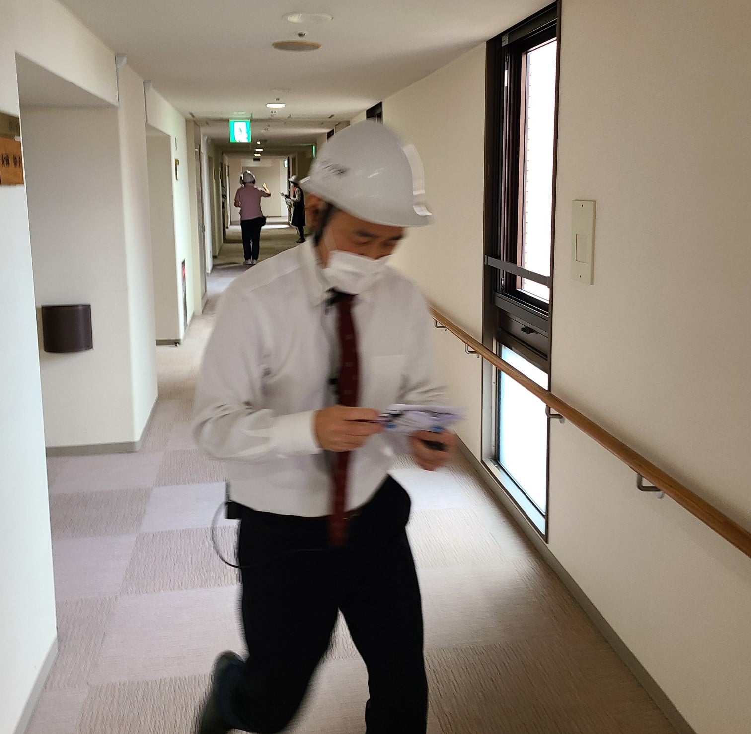 避難誘導班の職員の様子