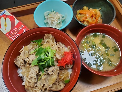 B：牛丼・味噌汁