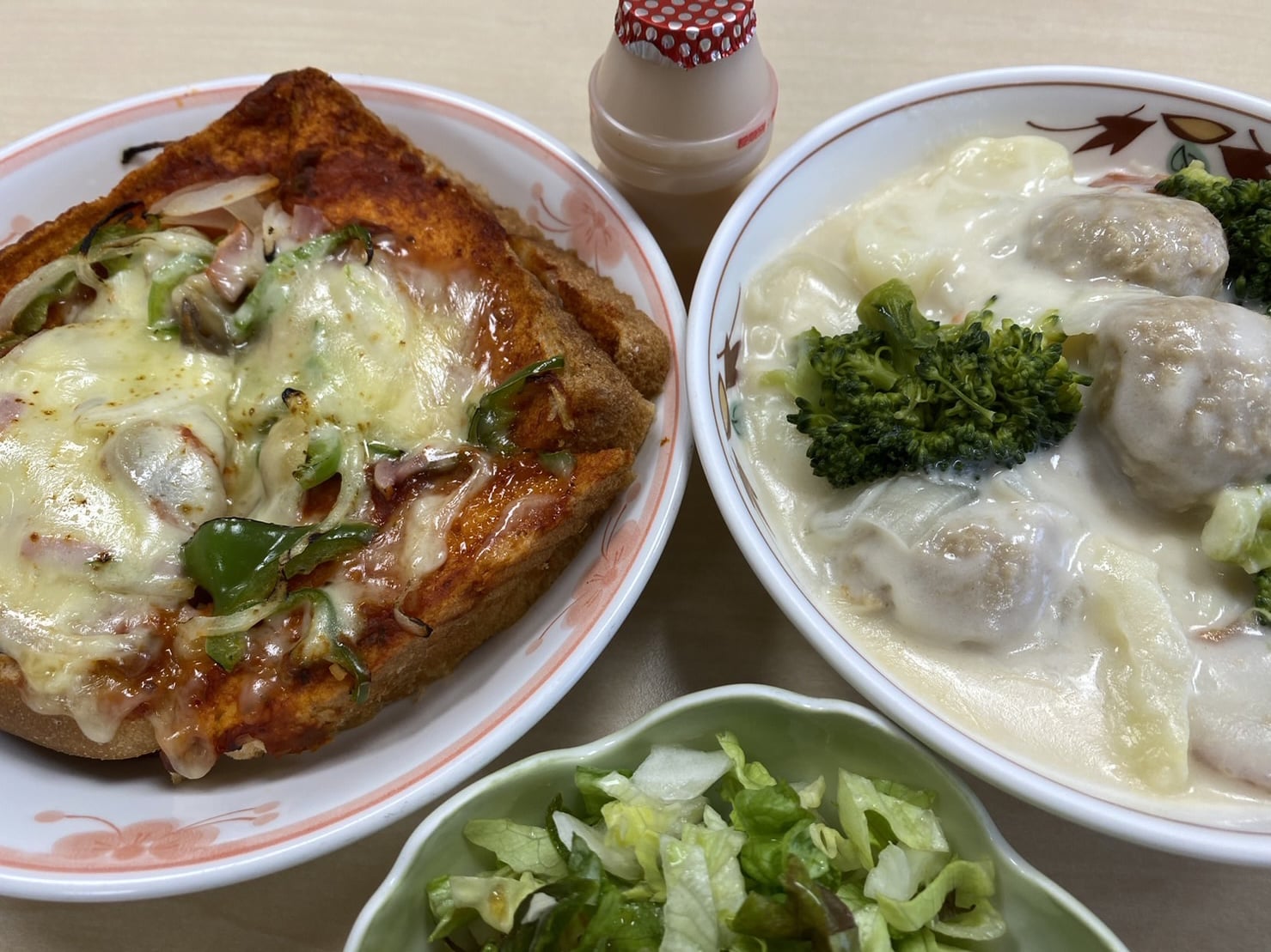 昼食【ピザトースト＆ミートボールシチュー】