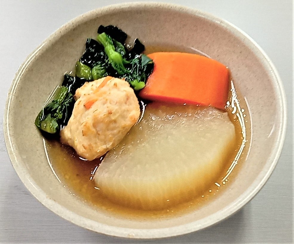小鉢：大根と鶏つくねの煮物