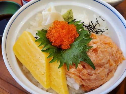 ■とろサーモン他人丼