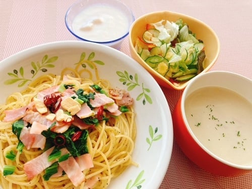 A食：小松菜とベーコンのペペロンチーノ