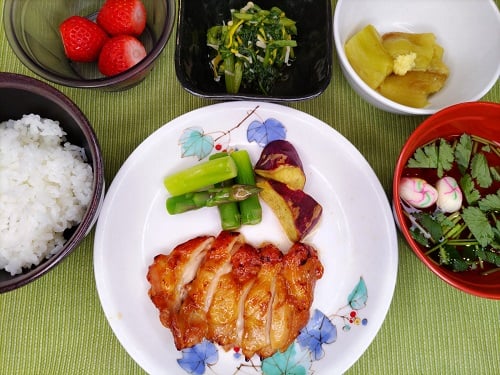 B：鶏の照り焼き