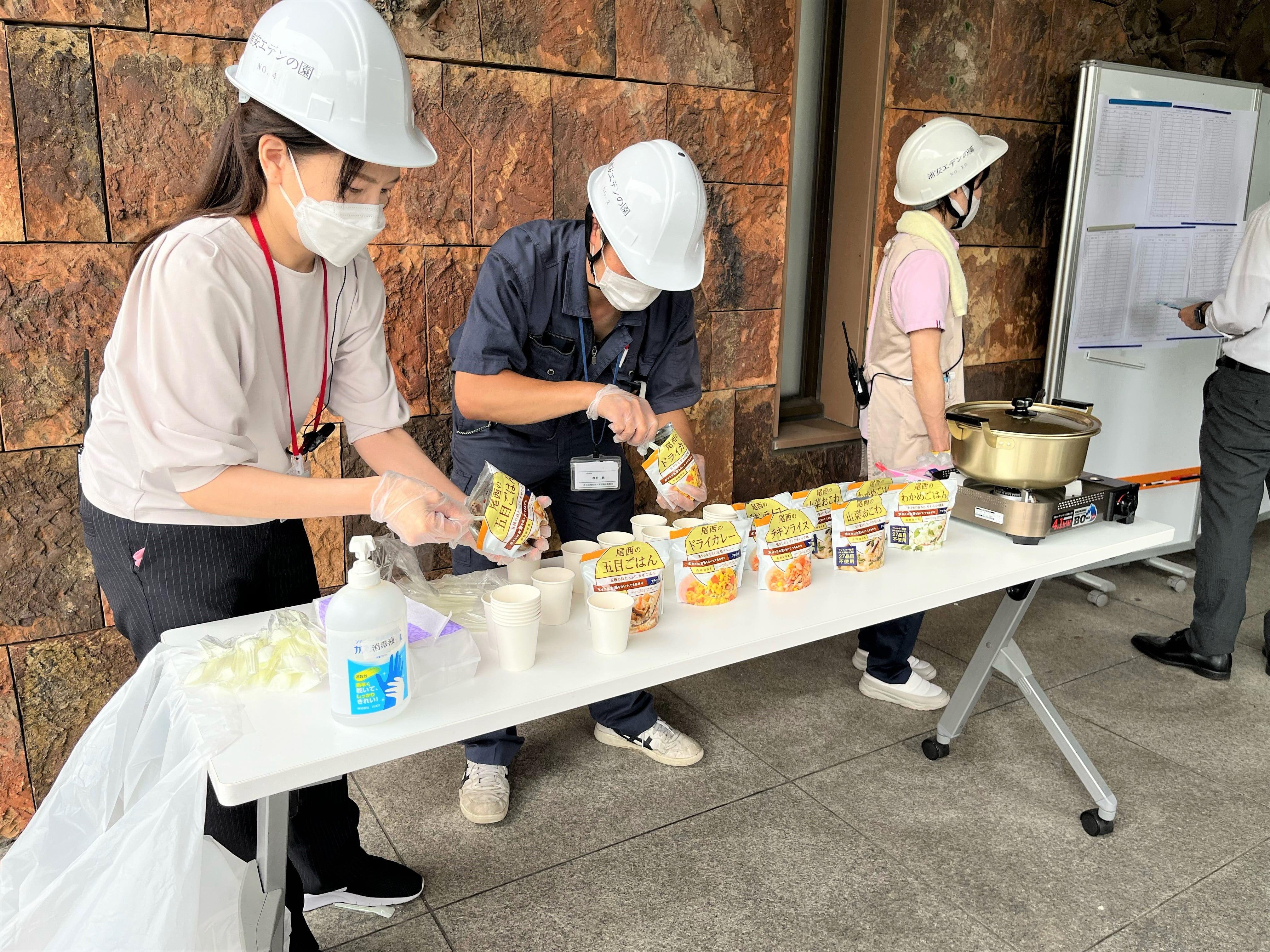 非常食を試食していただきました。
