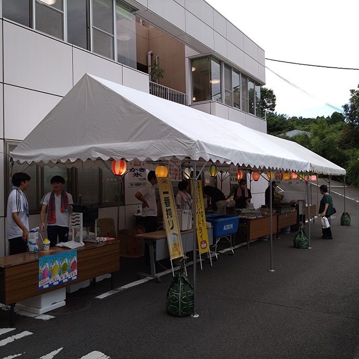 こちらは食事サービス課の屋台です。