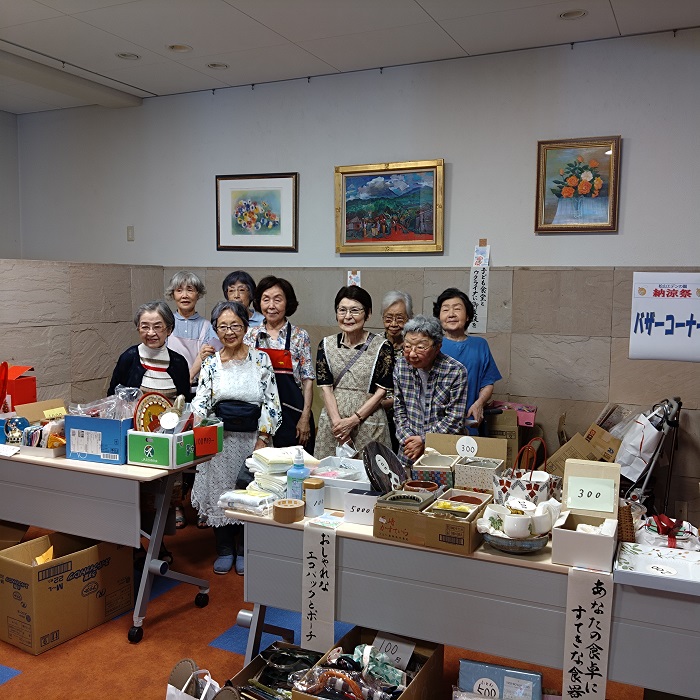 初企画その①
ご入居者有志によるバザーです。