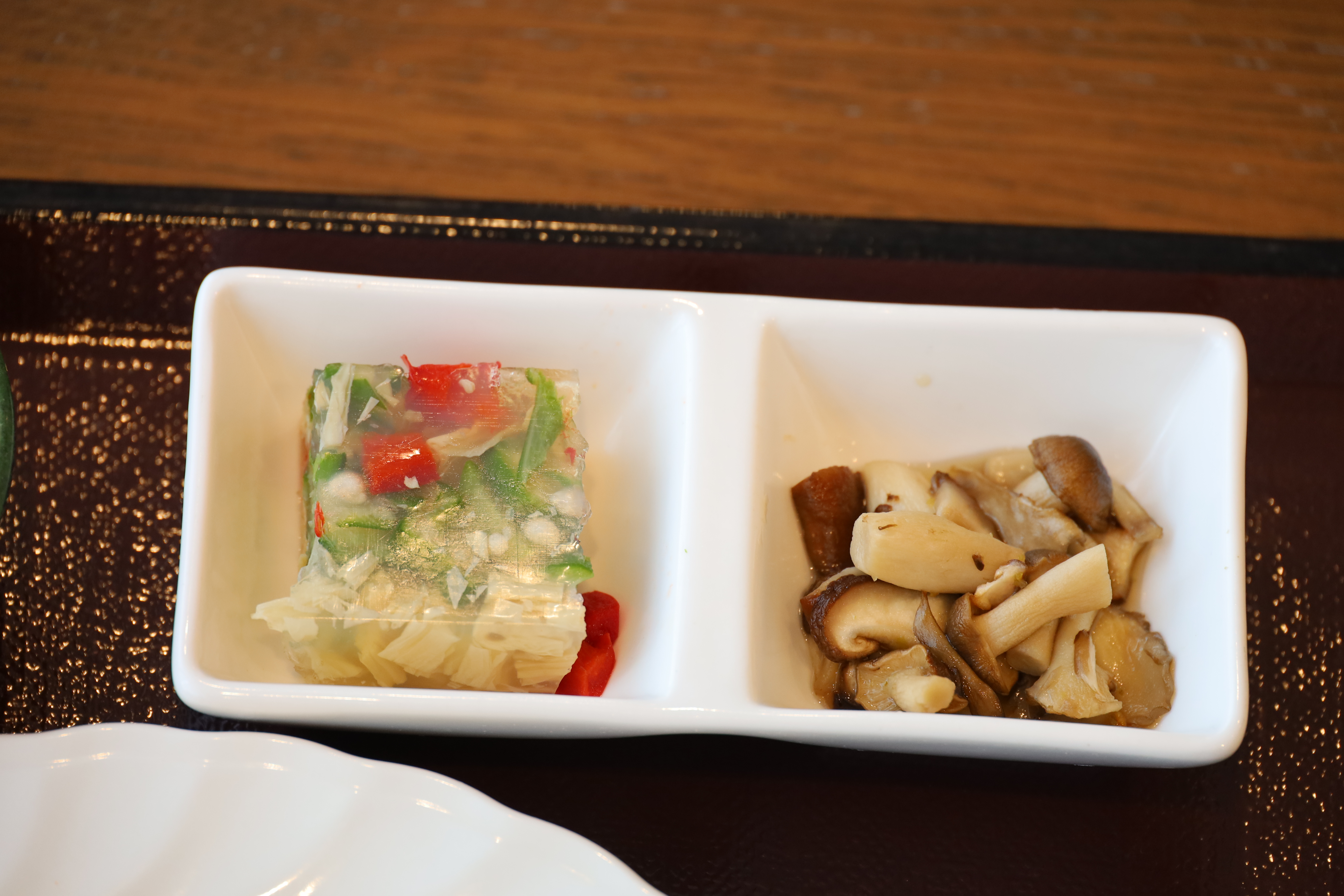 湯葉と夏野菜の寒天寄せ・キノコの柚子胡椒マリネ