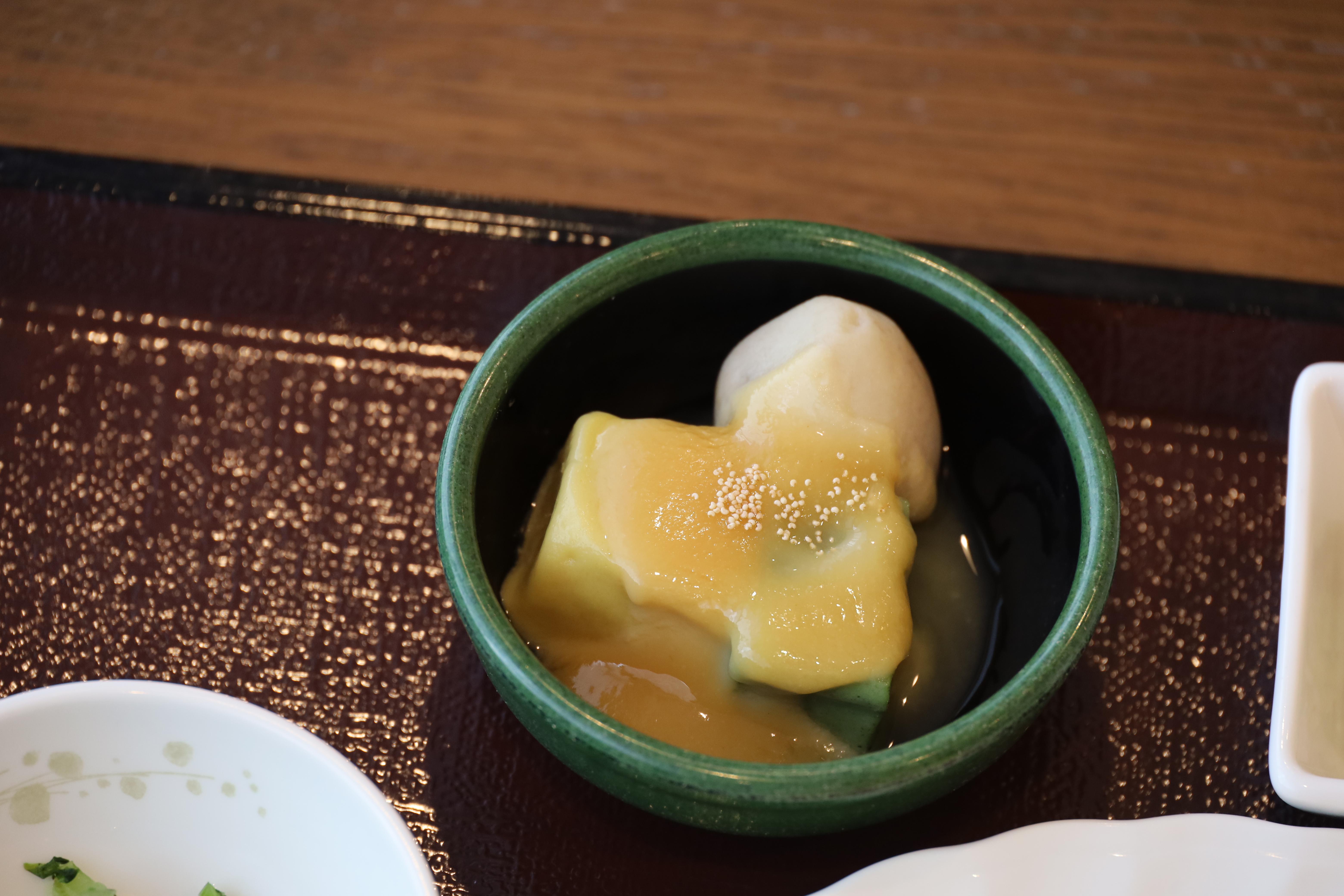 二色生麩の白味噌仕立て