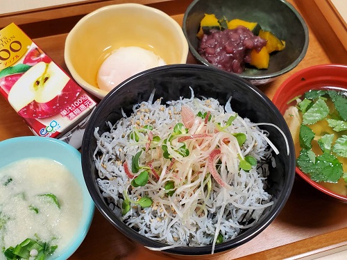 B食：釜揚げしらす丼・すまし汁