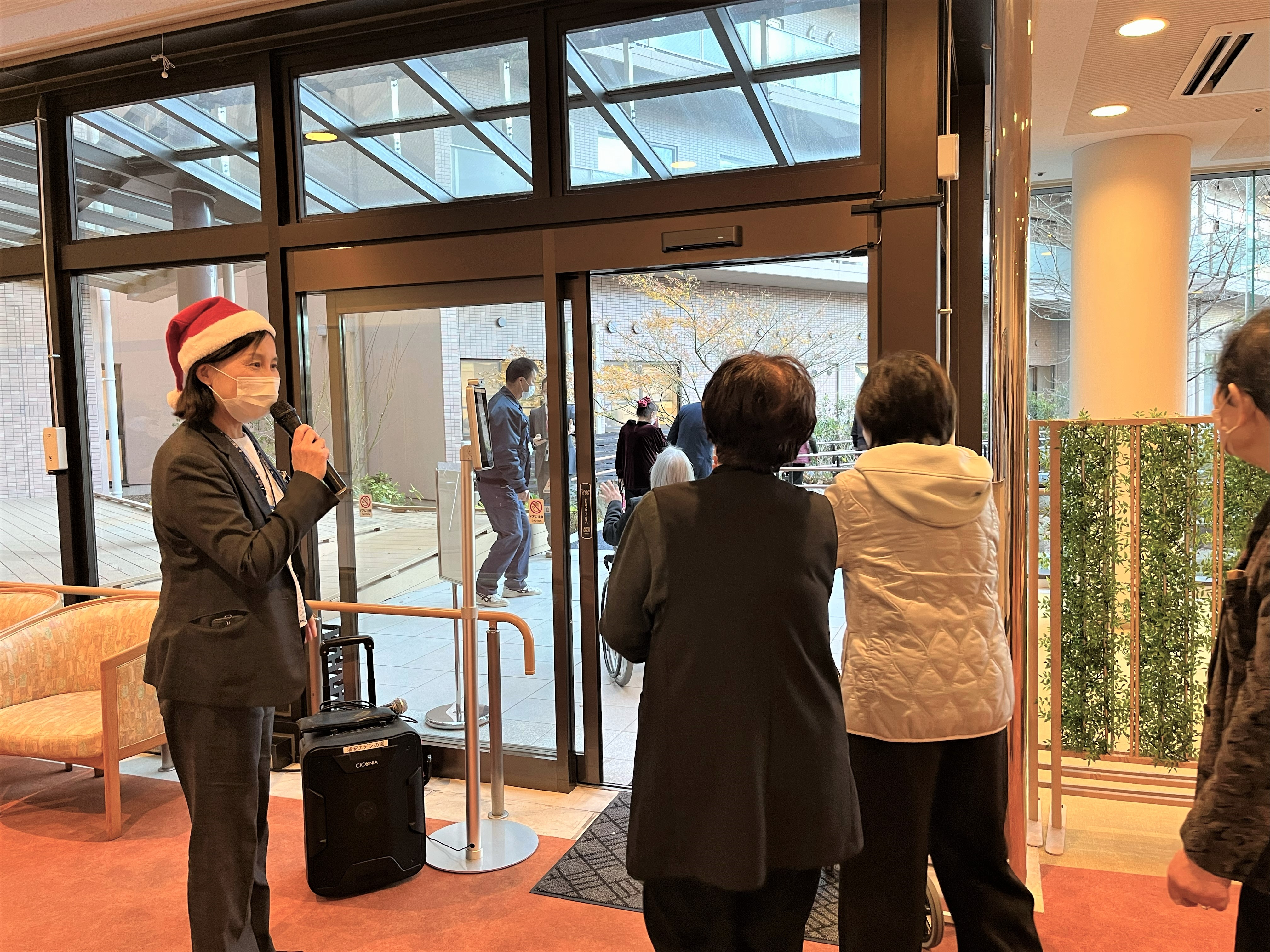 いよいよリニューアルされた中庭のお披露目です