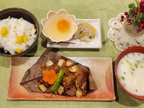 B：牛肉と揚げ野菜の朴葉焼き