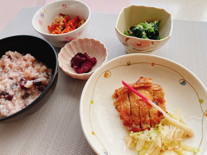 A食　小豆粥＆鶏の照り焼き