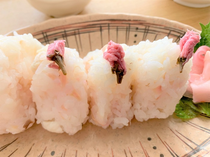 【昼食】桜むすび