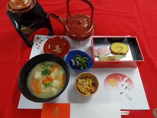 お正月・１月３日 朝食「お雑煮(みそ仕立て)とミニおせち、お屠蘇」