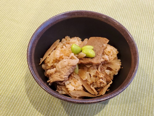 ■牛肉とごぼうのおこわ