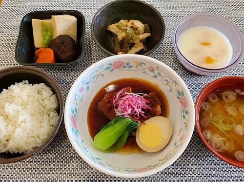 B：肩ロースの煮豚