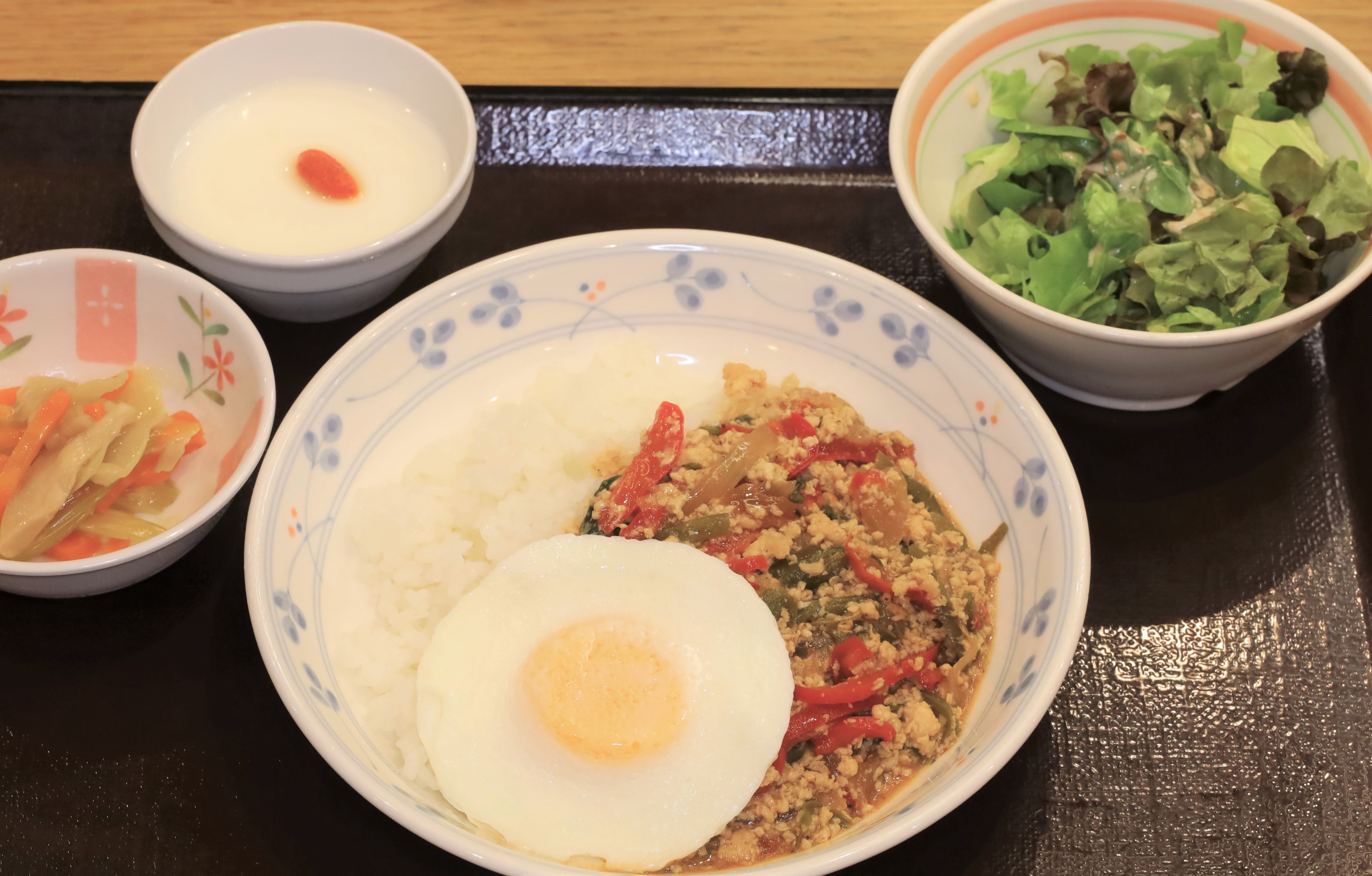 ガパオライス（バジルとひき肉の炒めご飯）
 