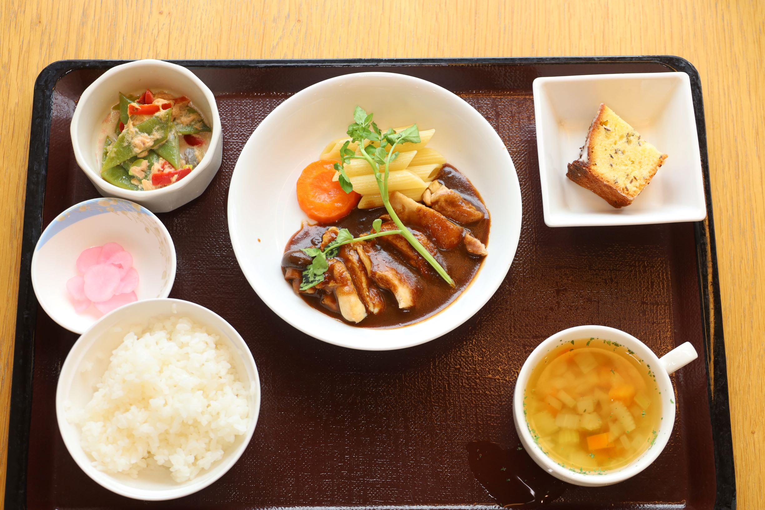 鶏肉のソテー・きのこ（ポルチーニ）ソース