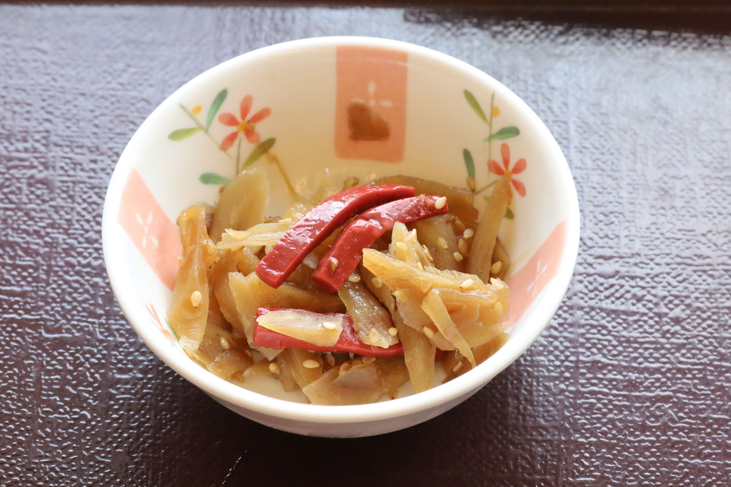 赤こんにゃくのきんぴらごぼう
（共通小鉢）