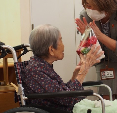 ご長寿のお祝いにお花をプレゼント