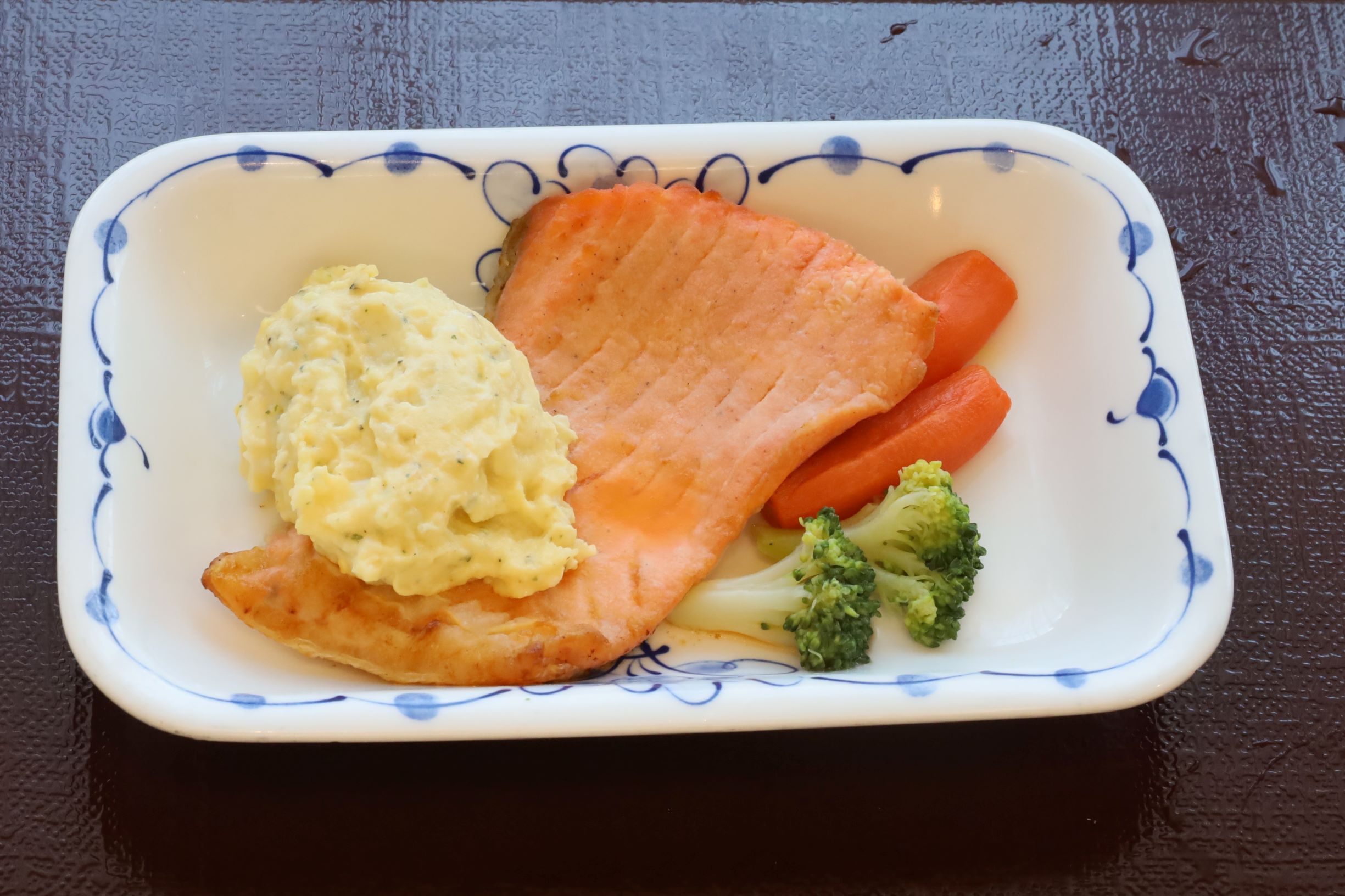 ８月６日（夕食Ａ）
鮭のムニエル～ポテトタルタル～