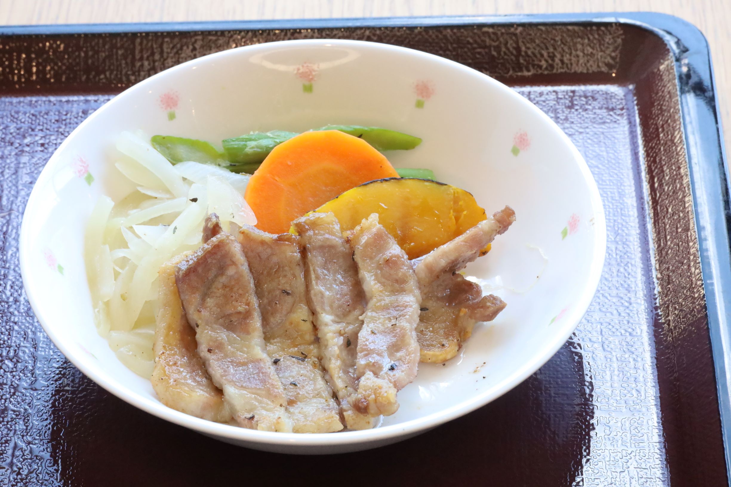 豚肉と野菜の5種ハーブ焼き