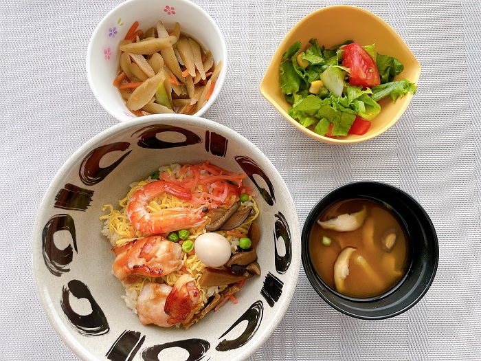 A食：鶏五目釜めし　