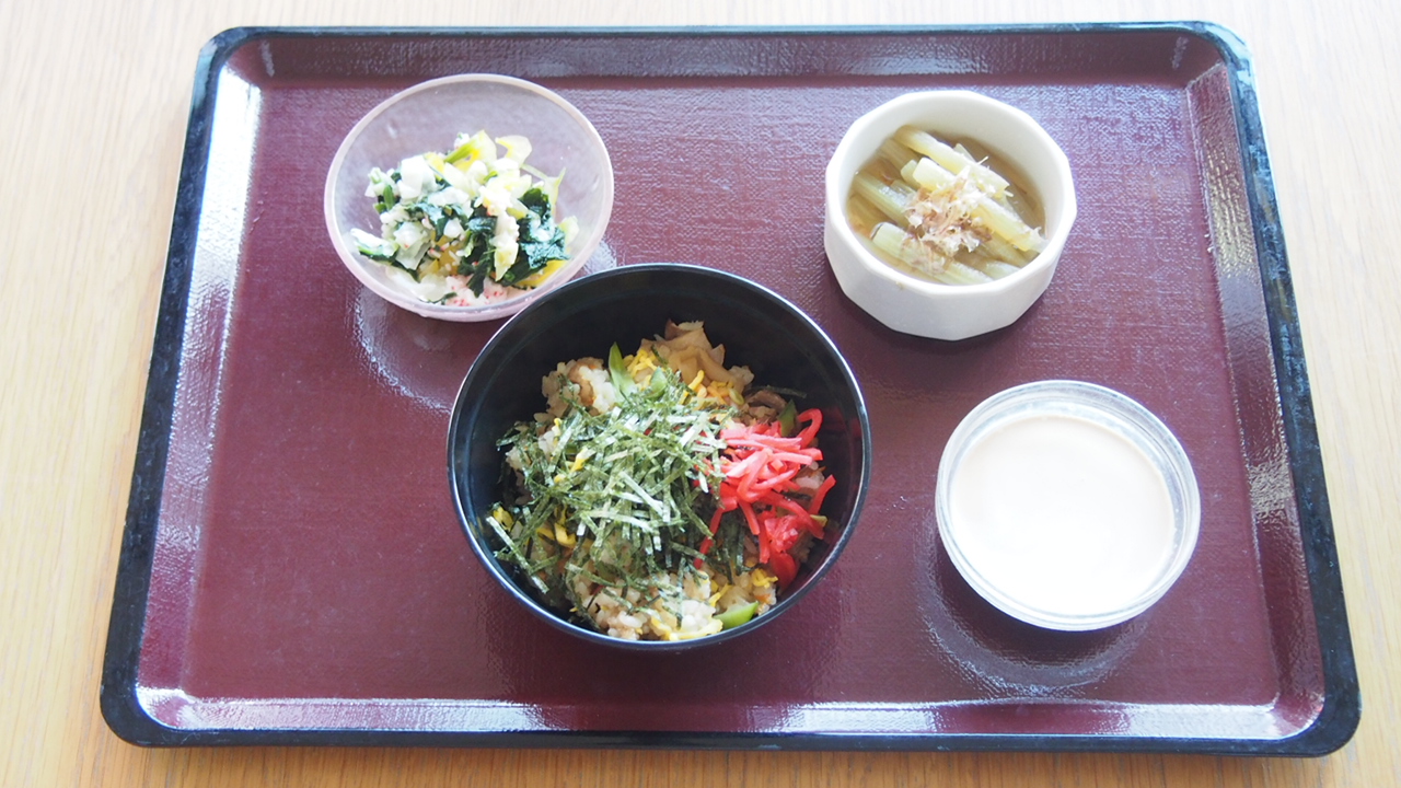 １０月１日（火）昼食
Ａ食　五目飯
