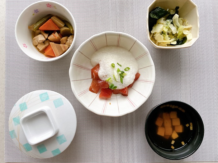 A食：マグロの山かけ　　